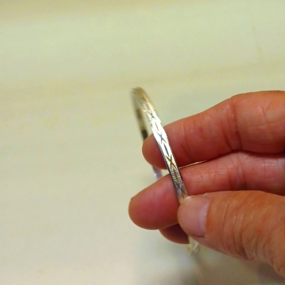 Ericks Sterling Silver Italy   Diamond Cut Style  Italy Stamped  Bangle Bracelet - Picture 3 of 10